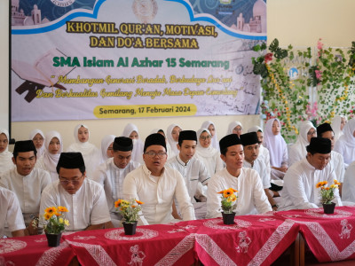Khotmil Quran, Doa Bersama, dan Motivasi: Kunci Kesuksesan Kelas XII SMA Islam Al Azhar 15 Semarang 