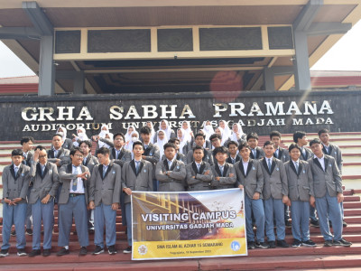 Murid SMA Islam Al Azhar 15 Semarang mengunjungi UGM