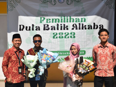 SMA Islam Al Azhar 15 Semarang Merayakan Hari Batik Nasional dengan Meriah