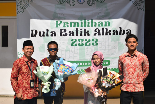 SMA Islam Al Azhar 15 Semarang Merayakan Hari Batik Nasional dengan Meriah