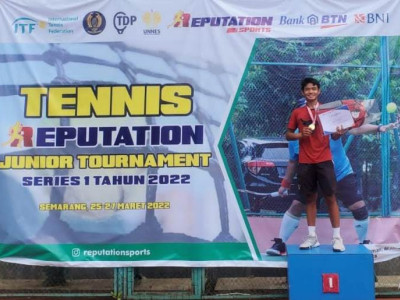 Brian, Murid SMA Islam Al Azhar 15 Juarai Turnamen Tennis Tingkat Nasional