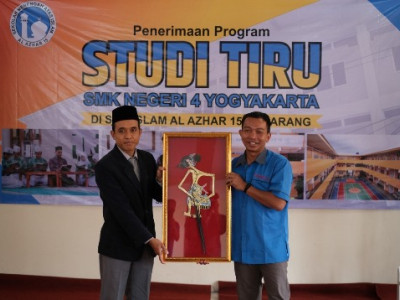 SMAI Al Azhar 15 Terima Kunjungan Studi Tiru dari SMKN 4 Yogyakarta