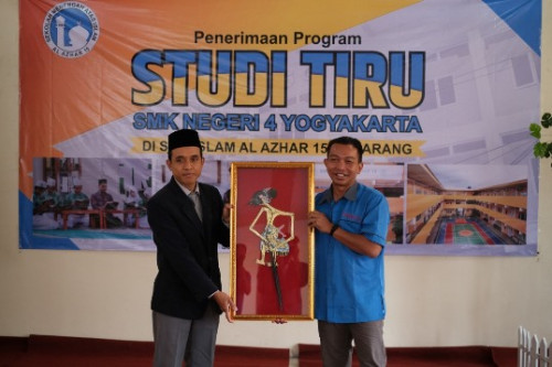 SMAI Al Azhar 15 Terima Kunjungan Studi Tiru dari SMKN 4 Yogyakarta