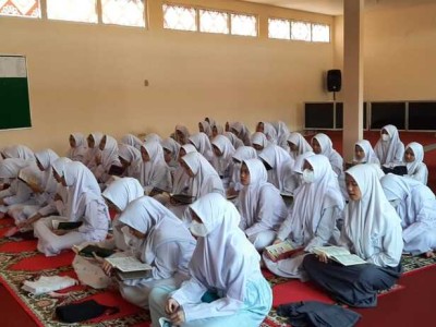 Pentingnya Pembiasaan Ibadah dalam Pembentukan Karakter Murid