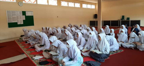 Pentingnya Pembiasaan Ibadah dalam Pembentukan Karakter Murid