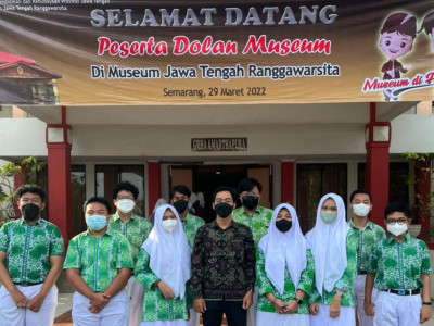 Murid SMA Islam Al Azhar 15 Belajar Melalui Dolan Museum