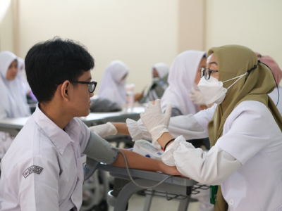 Pemeriksaan Kesehatan Berkala Murid SMAI Al Azhar 15