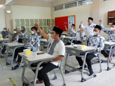 Supervisi Pengawas Pendidikan YPI Al Azhar di Kampus SMA Islam Al Azhar 15