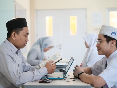Pekan Tahfidz Memperkuat Koneksi Spiritual Murid SMA Islam Al Azhar 15 Semarang