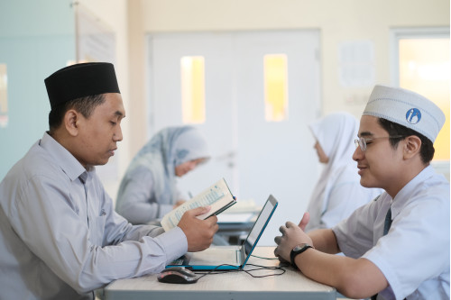 Pekan Tahfidz Memperkuat Koneksi Spiritual Murid SMA Islam Al Azhar 15 Semarang