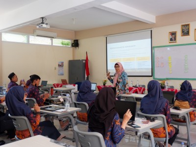 Pentingnya Peningkatan Kompetensi Seorang Pendidik dalam Era Pendidikan Modern