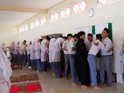 Halal Bi Halal di SMA Islam Al Azhar 15 Semarang: Momen Peningkatan Akhlak Pasca Idul Fitri