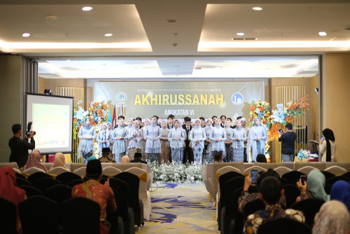 Akhirussanah Angkatan VI SMA Islam Al Azhar 15 Semarang Tahun Ajaran 2023/2024 Berjalan Sukses dan Penuh Haru