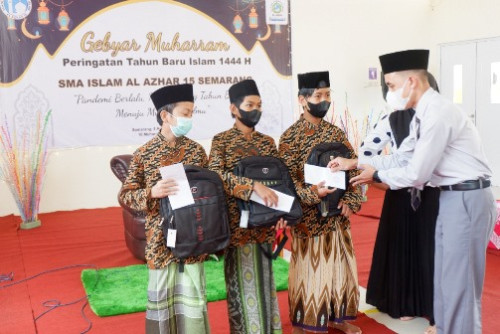 SMA Islam Al Azhar 15 Gelar Pengajian Muharram dan Santunan Anak Yatim