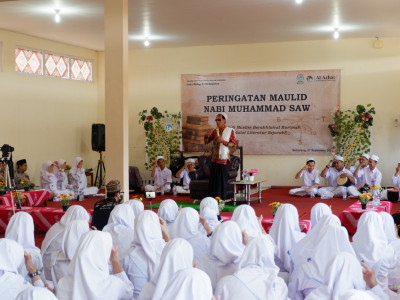 SMA Islam Al Azhar 15 Semarang Meriahkan Peringatan Maulid Nabi Muhammad