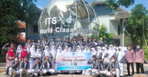 Visiting Campus: Kelas XII SMA Islam Al Azhar 15 Kunjungi ITS dan UNESA